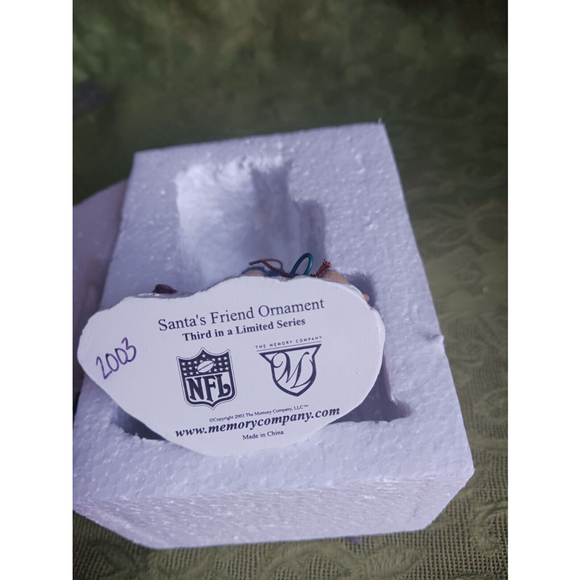 Seattle Seahawks Santa Figurine The Memory Company NIB - Picture 3 of 4